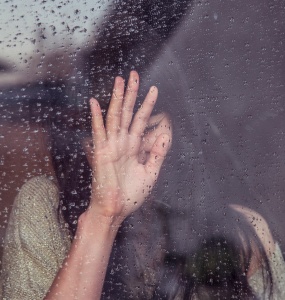 photo girl rainy window